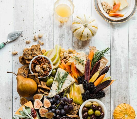 비만 예방을 위한 생활 습관 변화 flat lay photography of variety of fruits