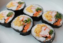 ‘케이-푸드’ 열풍 타고 52개국 1600여개 식품기업 한국 방문 sushi on white ceramic plate