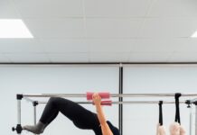 필라테스가 면역 체계를 개선하는 이유와 운동법 a woman doing a handstand on a pivot exercise