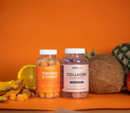 운동과 건강, 영양 : 꾸준함의 힘 3 glass bottles on brown wooden table