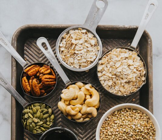 “시도 때도 없는 두통과 피로”…혹시 마그네슘 부족 아닐까? bowl of spices