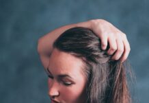 봄철 두피 관리, 건강한 모발의 첫걸음 woman with brown hair and black hair