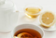 일상 속 대체요법, 건강을 더하는 새로운 습관으로 자리 잡다 a cup of tea with a slice of lemon on a doily