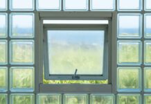 아침 루틴의 힘, 바쁜 일상 속 건강 지키기 Open window in glass block wall overlooking landscape