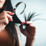 내 머리카락, 건강하게 지키는 새로운 라이프스타일이 뜬다 Woman examining split ends of hair with magnifying glass