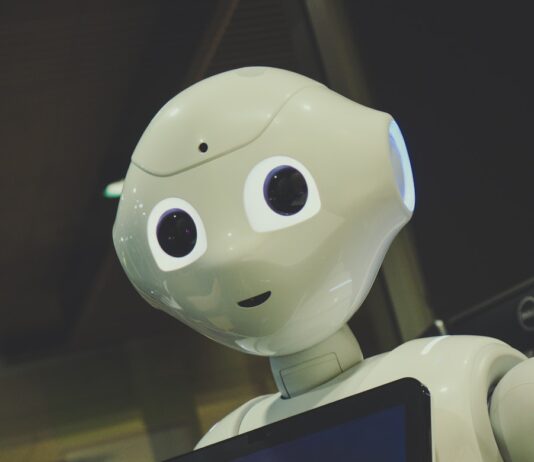 일상에 스며든 AI 건강 관리…작은 습관부터 실천이 열쇠 white robot toy holding black tablet